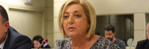 Paloma Sanz pide a Aceves que no siembre dudas entre los pacientes de la provincia, y asegura que el PP cumplirá con su promesa de implantar una unidad de Radioterapia en Segovia
