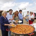 Alfonso Fernández Mañueco acompaña a los cargos institucionales y a los militantes y simpatizantes en la tradicional paella de apertura de curso del PP en Segovia