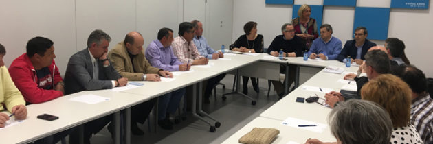 Continúan en la sede del PP de Segovia los cursos formativos a los alcaldes de la provincia sobre las relaciones entre Administración y entidades públicas