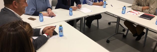 Paloma Sanz, Francisco Vázquez e Isabel Blanco presiden un encuentro con representantes de todas las comisiones de estudio
