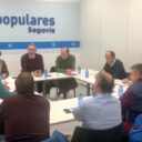 El PP analiza la situación del sector hostelero en Segovia con la directiva de la AIHS